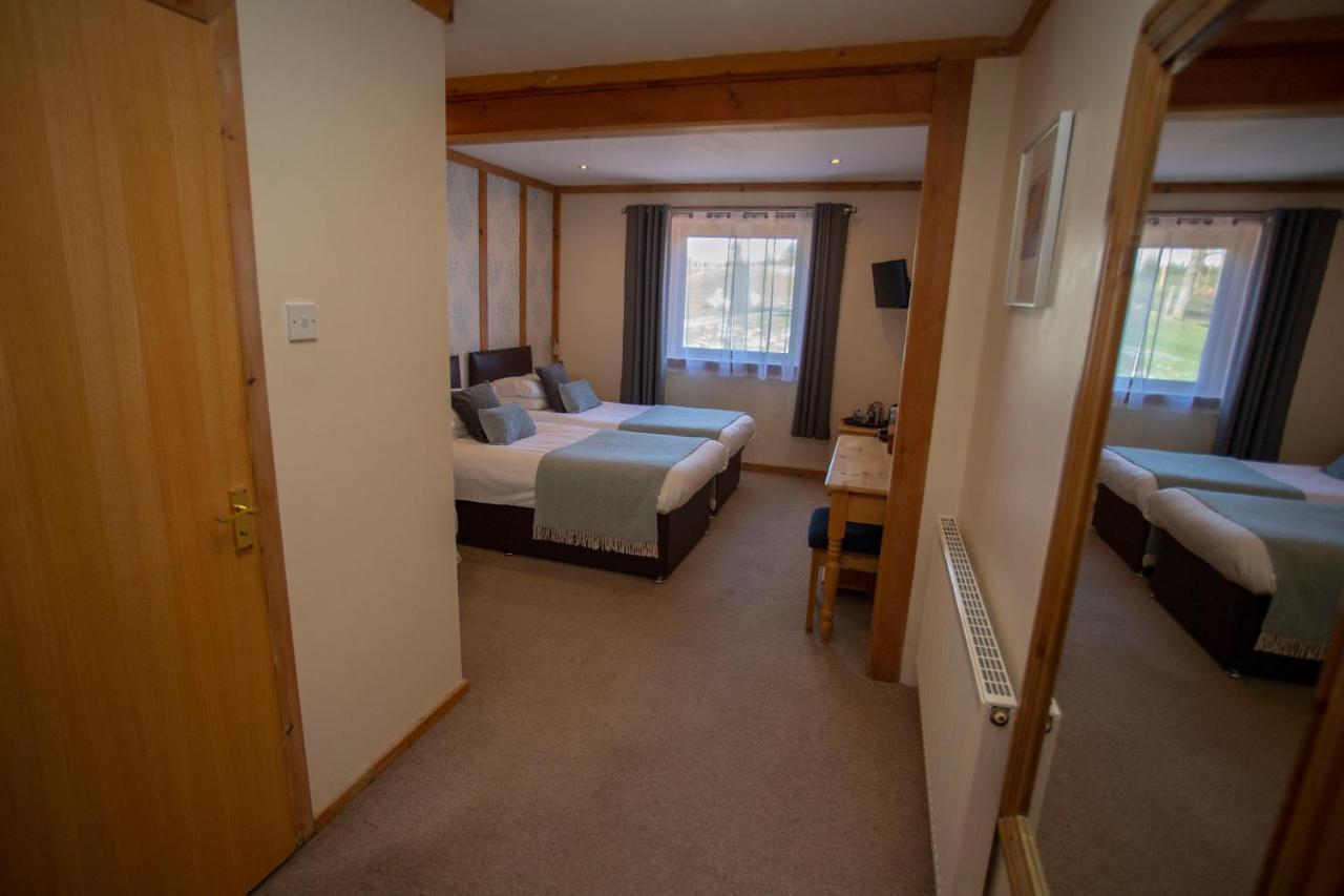 Old Pines And Restaurant Hotel 4*
